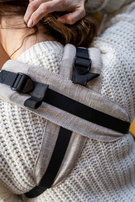 Qusy carrier / Linen Marshmallow - adjustable ergonomic carrier 