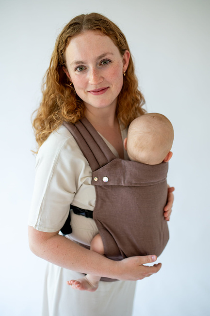 Qusy adjustable ergonomic carrier  2.0 - LINEN MOCHA MOUSSE