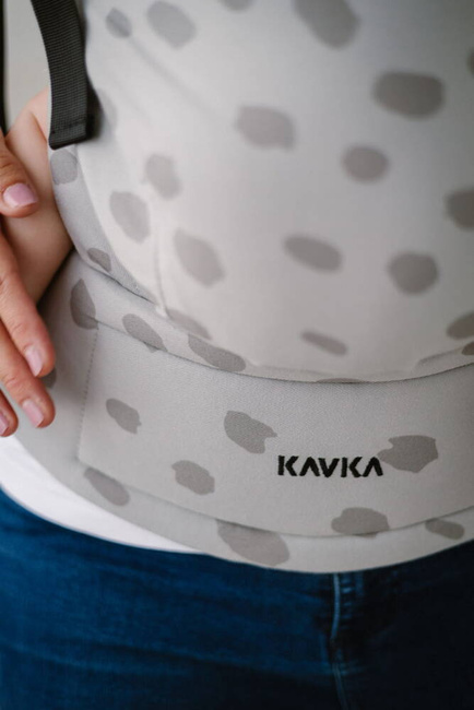 Nosidełko Kavka MultiAge Magnetic: Grey Dots Print