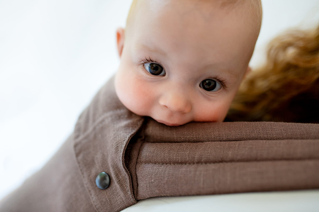 Baby Carrier Qusy Mini 2.0 - MOCHA MOUSSE LINEN
