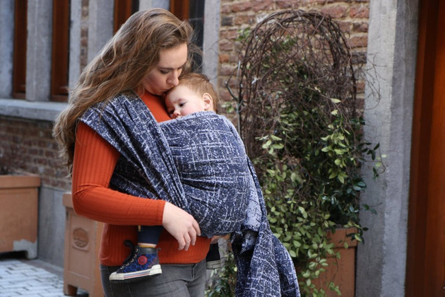 Chusta kółkowa Yaro Sparkling Ultra Navy Grey Repreve