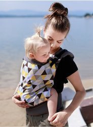 Nosidełko Kinder Hop Basic: Yellow Triangles