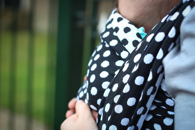 Chusta tkana Yaro Sling - Polka Dot Contra Black White