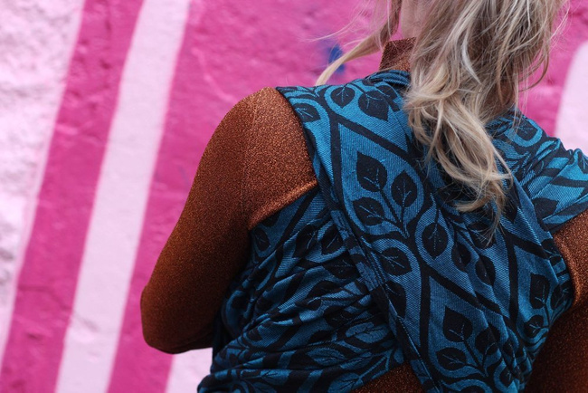 Chusta tkana Yaro La Vita Blue-Black Linen 