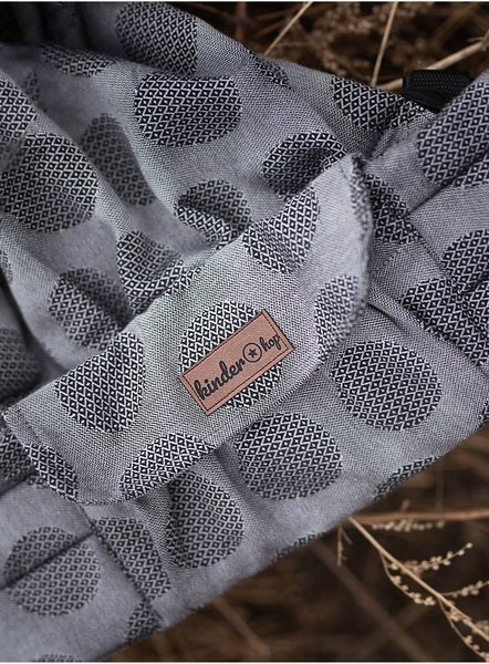 Kinder Hop Multi Grow Carrier: Dots Light Grey
