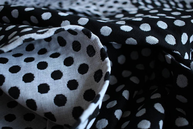 Chusta tkana Yaro Sling - Polka Dot Contra Black White