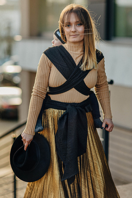 LennyHybrid Half Buckle Carrier - Peacock's Tail Pitch Black