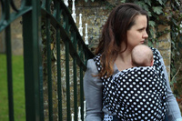 Chusta tkana Yaro Sling - Polka Dot Contra Black White