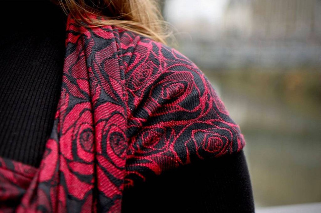 Chusta tkana Yaro Sling - Roses Duo Red Black Glam Wrap