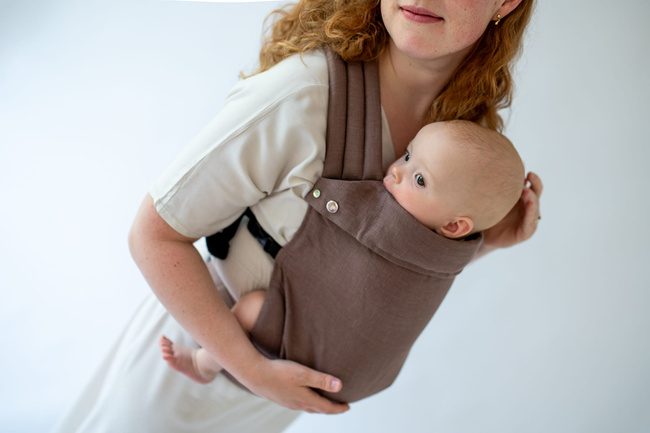 Qusy adjustable ergonomic carrier  2.0 - LINEN MOCHA MOUSSE