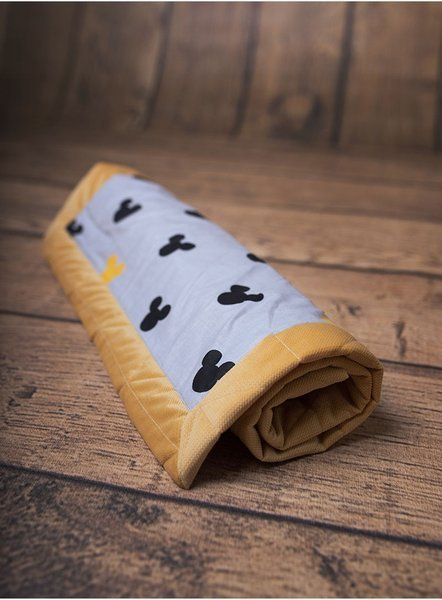 Kinder Hop baby blanket - Triangles Mustard