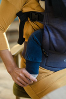 Nosidełko Kavka Multi-age blueberry herringbone