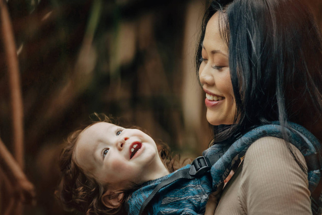 Lenny Lamb Baby carrier: LennyUpGrade Rainforest Nocturnal