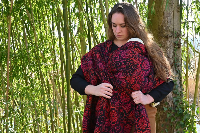 Chusta tkana Yaro Slings - Ava Trinity Black Sangria Rainbow Wool