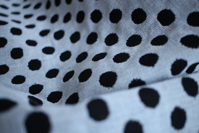 Chusta tkana Yaro Sling - Polka Dot Contra Black White