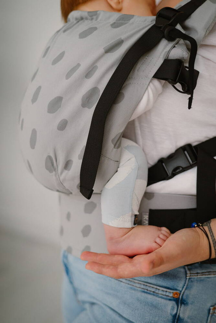 Nosidełko Kavka Essence: Grey Dots Print