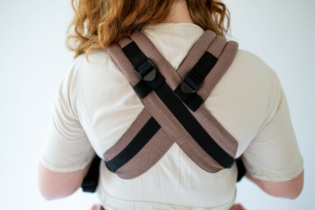 Qusy adjustable ergonomic carrier  2.0 - LINEN MOCHA MOUSSE