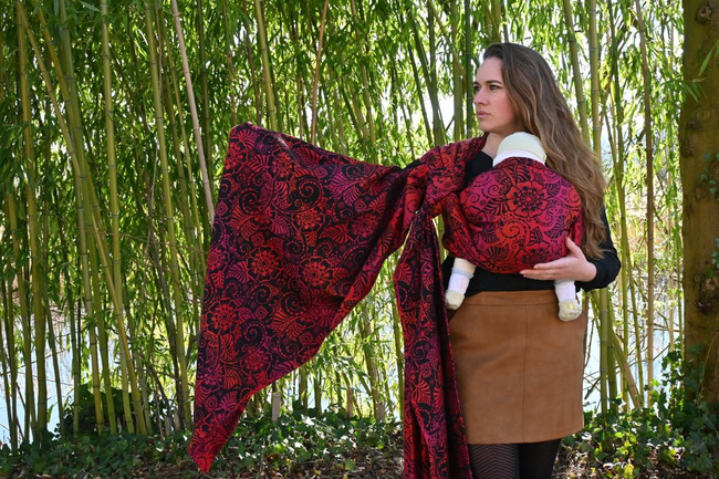 Chusta tkana Yaro Slings - Ava Trinity Black Sangria Rainbow Wool