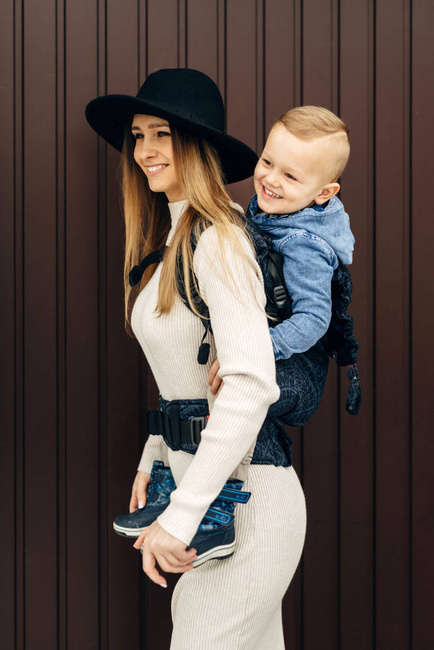 Lenny Lamb Baby carrier: LennyPreschool: Peacock's Tail Sublime