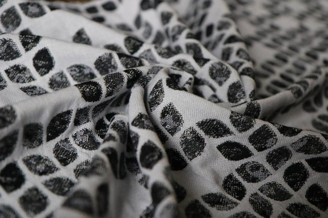 Chusta tkana Yaro Slings -  Petals Ultra Black White Grey Tencel 