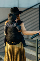 LennyHybrid Half Buckle Carrier - Peacock's Tail Pitch Black