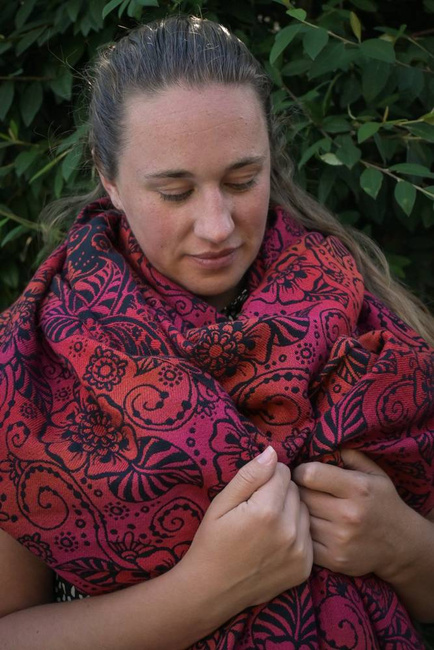 Chusta tkana Yaro Slings - Ava Trinity Black Sangria Rainbow Wool