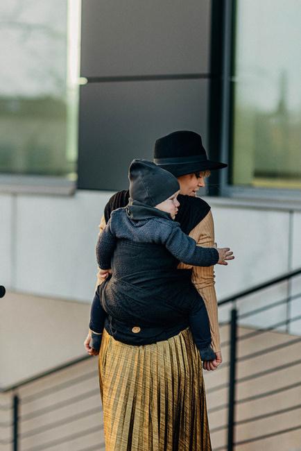 LennyHybrid Half Buckle Carrier - Peacock's Tail Pitch Black